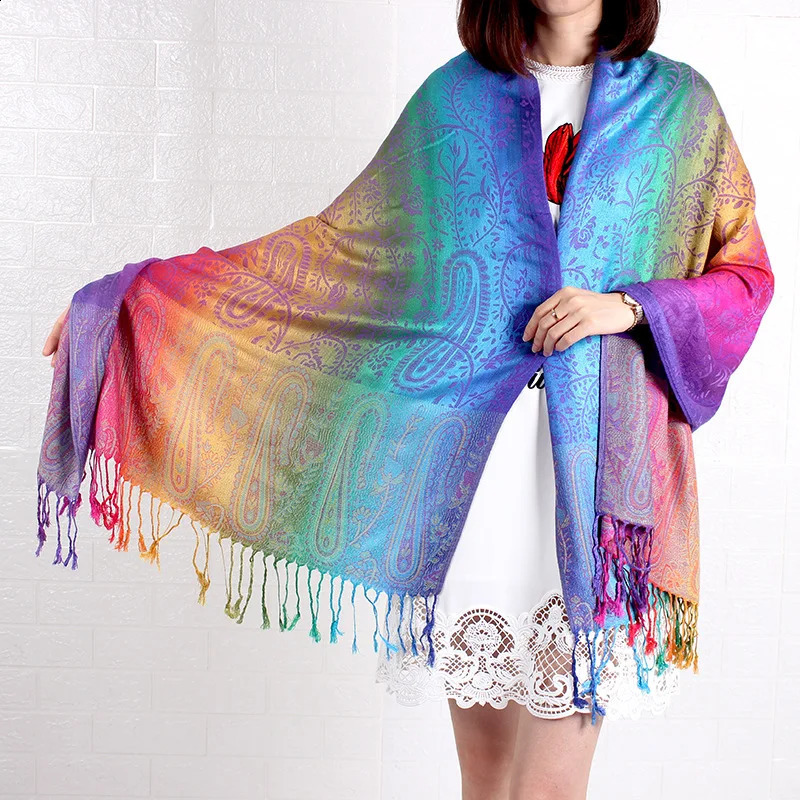 Sjalar Rainbow Scarf Jacquard Shawl Paisley Silky Gradient Pashmina näsduk Bohemiska etniska fransade vinterkvinnor filt halsdukar 231102