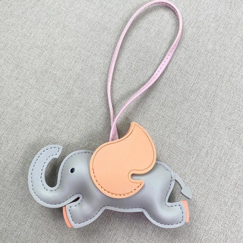 Bag Parts Accessories Trendy Designer PU Leather Wing Flying Elephant Hanger Keychain Pendant Decoration For Ladies Charm Accessorie Ornament Gift 231102