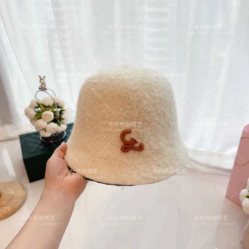 Stingy Brim Hats Designer 23 Autumn and Winter New Wool Letter Fisherman Hat Art Trend Net Red Bucket Hat F4JG