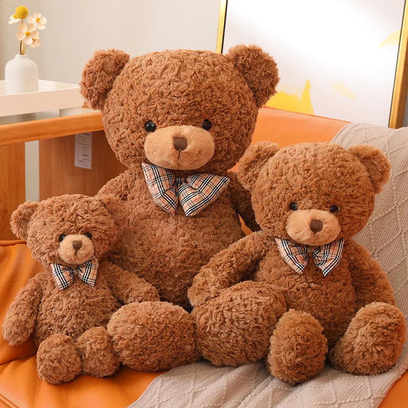 Pluszowe lalki wielkie rozmiar zużycie muszki misy misy z kreskówki pluszowe zwierzęta Claire Bears Plushies Doll Anime Soft Kids Toys for Girlsgift 231110