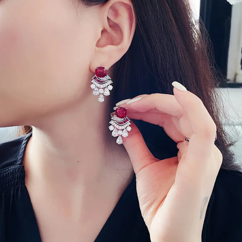 Stud Foydjew Designer de luxe Bijoux Vintage Crown Design Ruby Rouge Cristal Anneaux Boucles d'oreilles Banquet Party Sets pour les femmes 231102