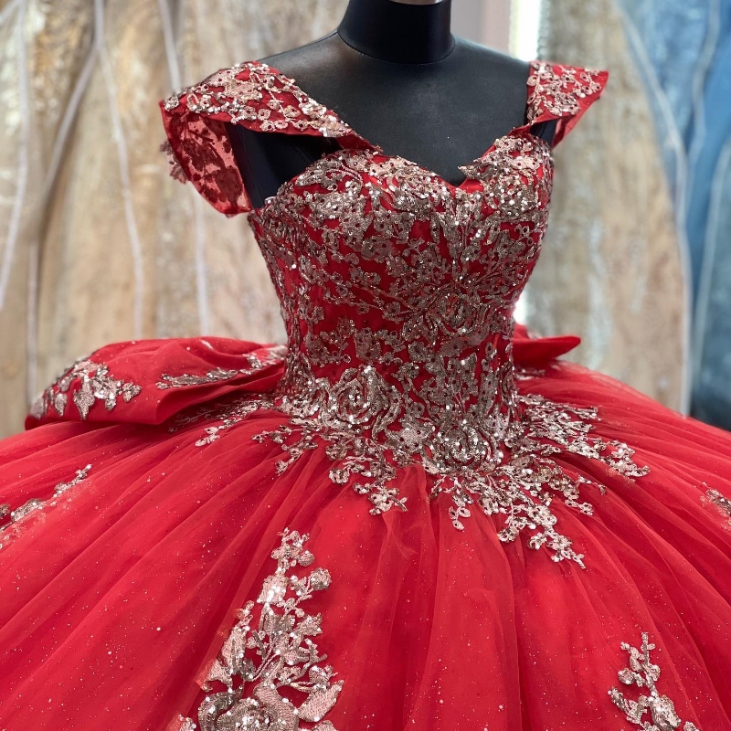 Rot Glänzend V-ausschnitt Prinzessin Ballkleid Quinceanera Kleid Gold Applikationen Spitze Geburtstag Party Kleid Quaste Prom Kleider Vestido De 15