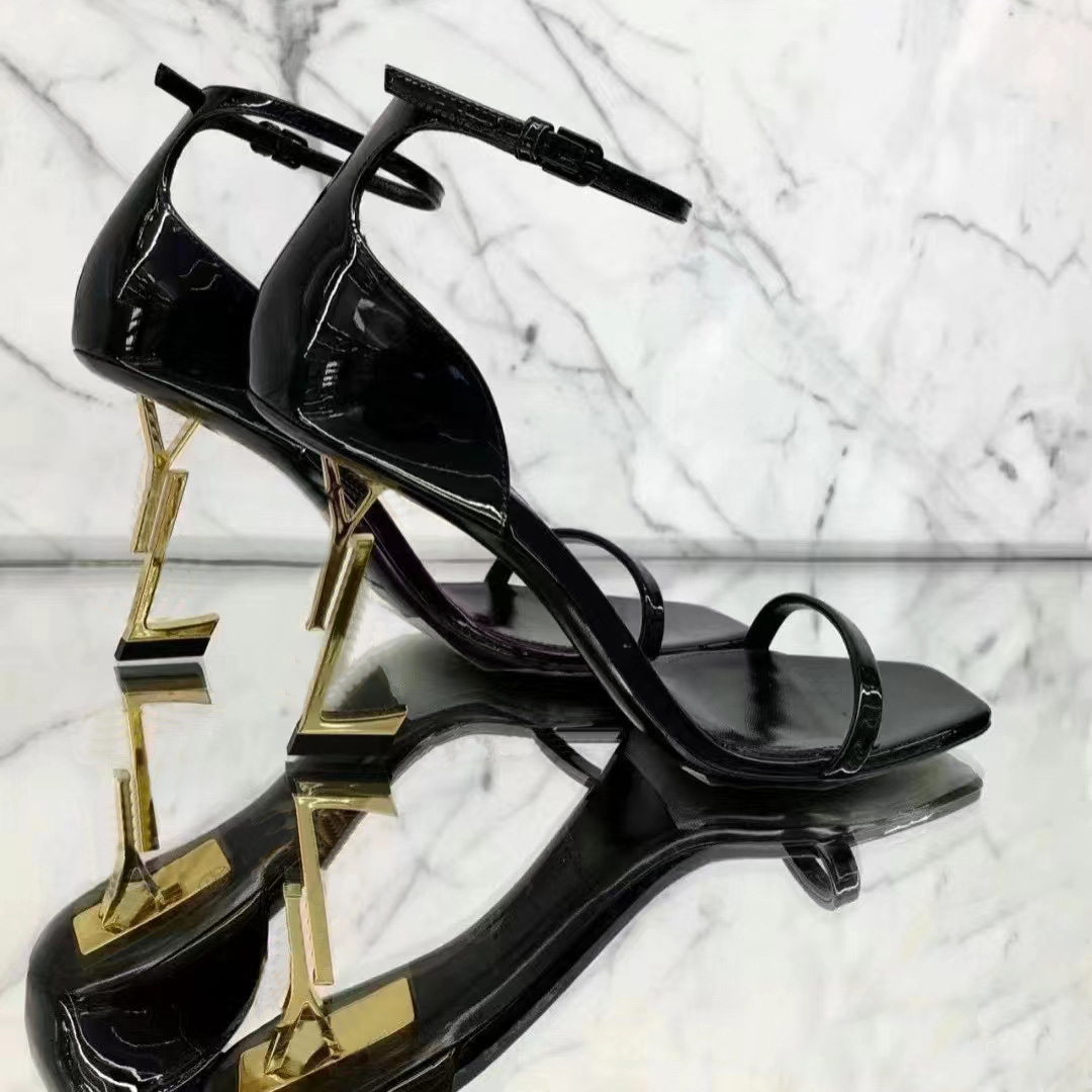 Klasik kadın topuklu sandaletler ayakkabı deri yüksek topuk slayt slayt plajı kalın alt terlik alfabe bayan moda markası