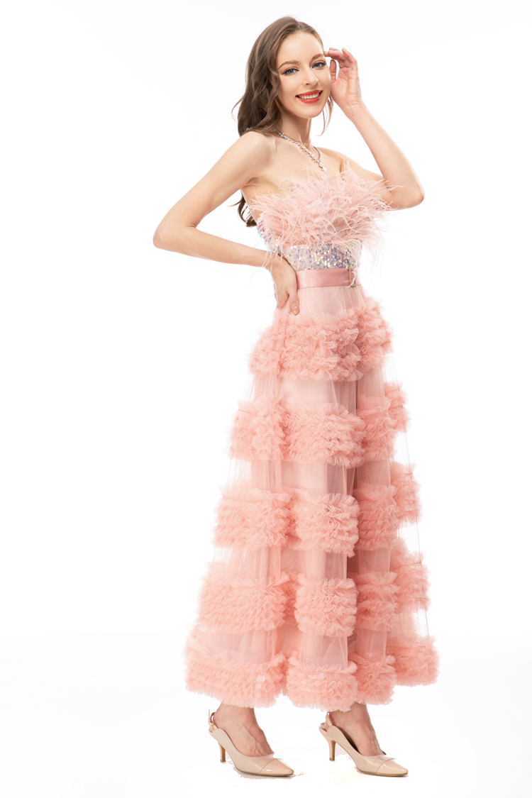 Runway-jurken voor dames Slash Neckline Sleeveless Feather Detailing Tiered Elegant Fashion Party Galajurk