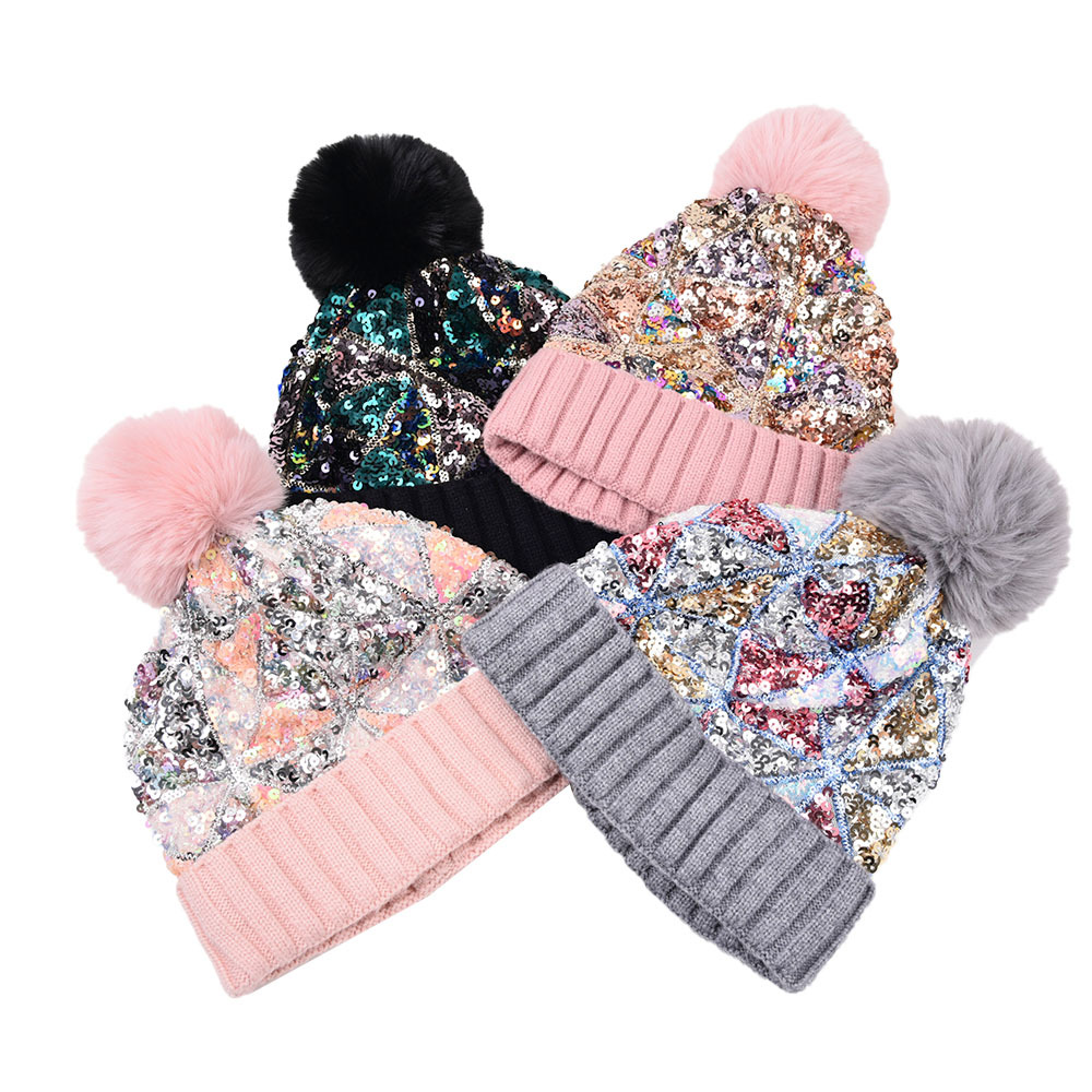 Sombrero de invierno con lentejuelas en relieve Moda temperamental Causal Gorros elegantes de invierno con pompón Mujeres Sombrero de Navidad de lentejuelas de punto cálido DF315