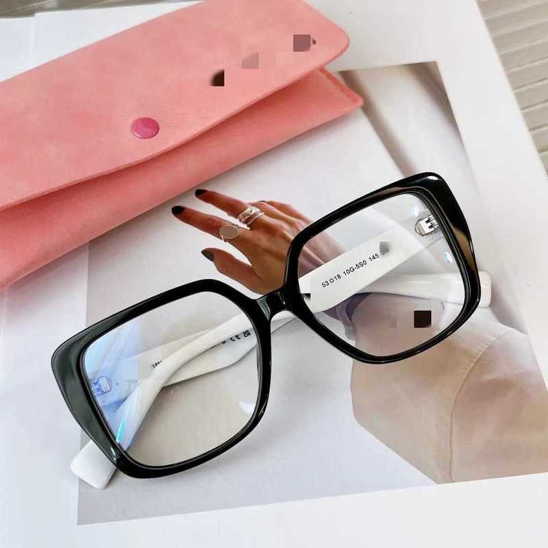 Solglasögondesigner Miao Mius platta spegelglasögon, kvinnlig skärm ansikte, liten och transparent 06vv mode anti blå ljus dekorativ svart ramplatta gqoo