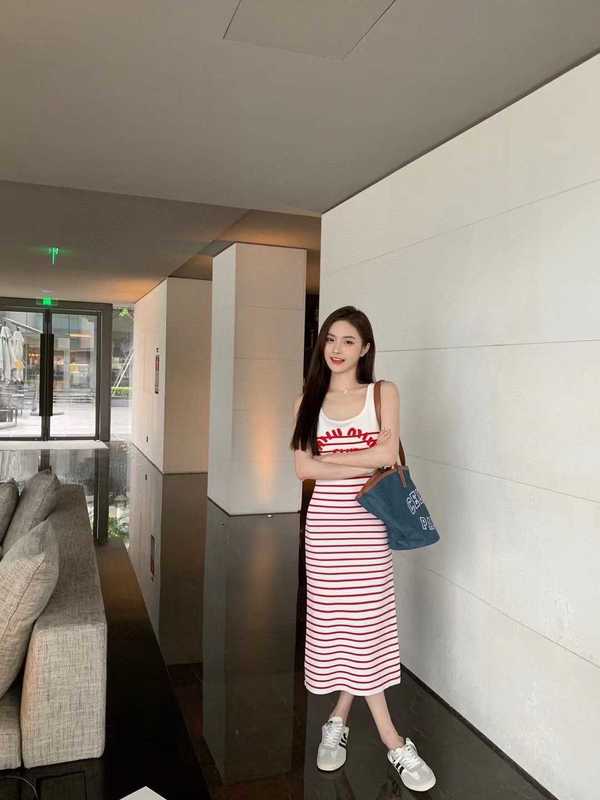 Basic & Casual Dresses designer luxury M 23 Spring/Summer New Navy Vacation Collection Embroidered Letter Decorative Stripe Knitted Tank Top Skirt Atmosphere