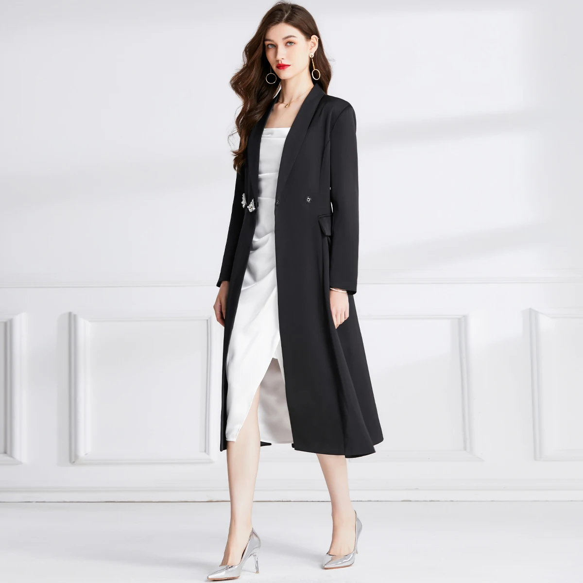 Autumn Winter Women Clothing Fashion Runway Trench Coats Notched Long Sleeve Diamond Buttons Vintage Elegant Ladies Coats Overcoat 2024