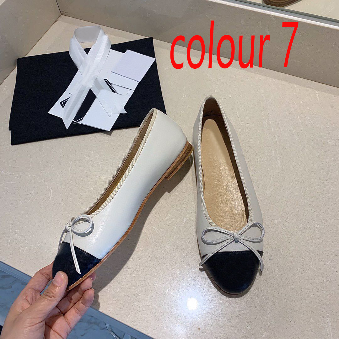 Chaussures habillées Designer Chaussure de ballet Printemps Automne Bow en peau de mouton Mode Chaussure de bateau plate Lady Cuir Paresseux Danse Mocassins Femmes Chaussures Grande taille 34-42 avec boîte Semelle en cuir