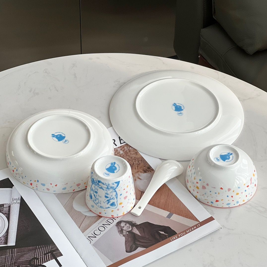 Set di stoviglie bambini di design di lusso in stile cartone animato Include 2 piatti, 2 piatti e 2 tazze con materiale di alta qualità 6 pezzi e confezione regalo Regalo di Natale