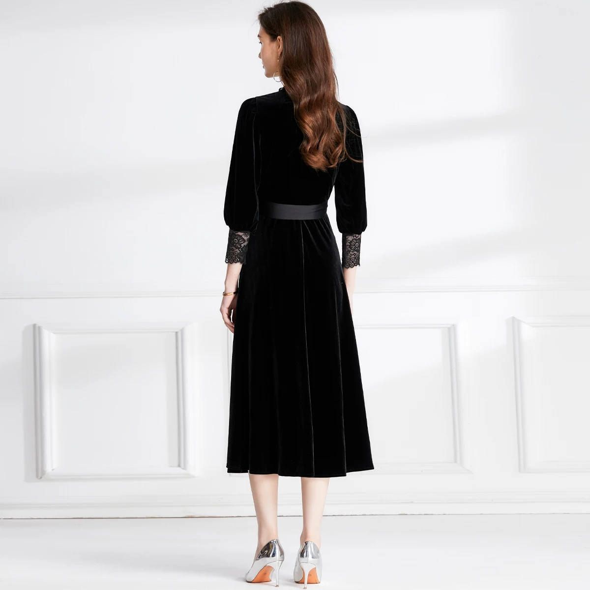 Basic Casual Dresses Runway 2024 Runway Designer Velvet Party Dress Women Ruffles V-Neck Lace Patchwork Sleeve Vintage Black Pockets Sashes Long Vestidos