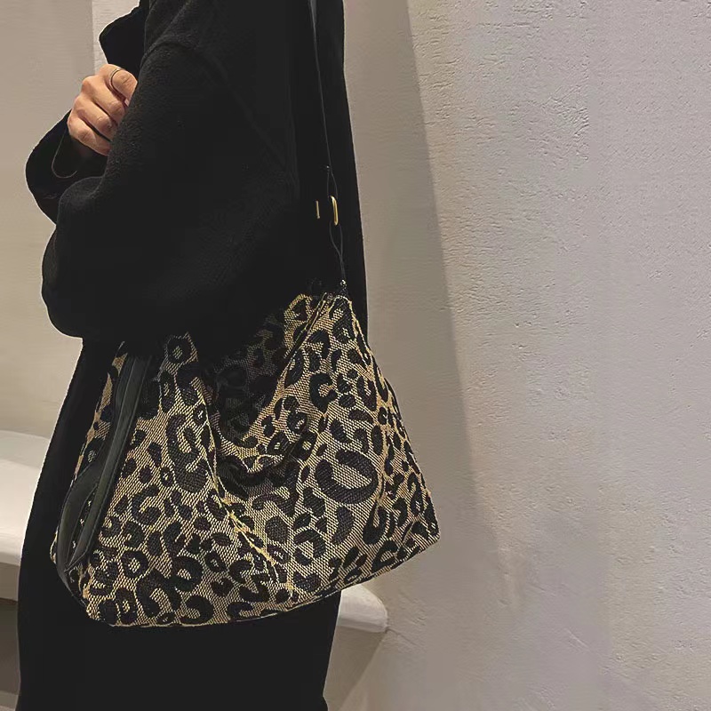 Beliebter Bucket High -Kapazitätstasche für Frauen 2023 neues Netzwerk Red Retro Leopardenmuster Ein Schulter -Unterarm -Tasche Crossbody Bag Tasche