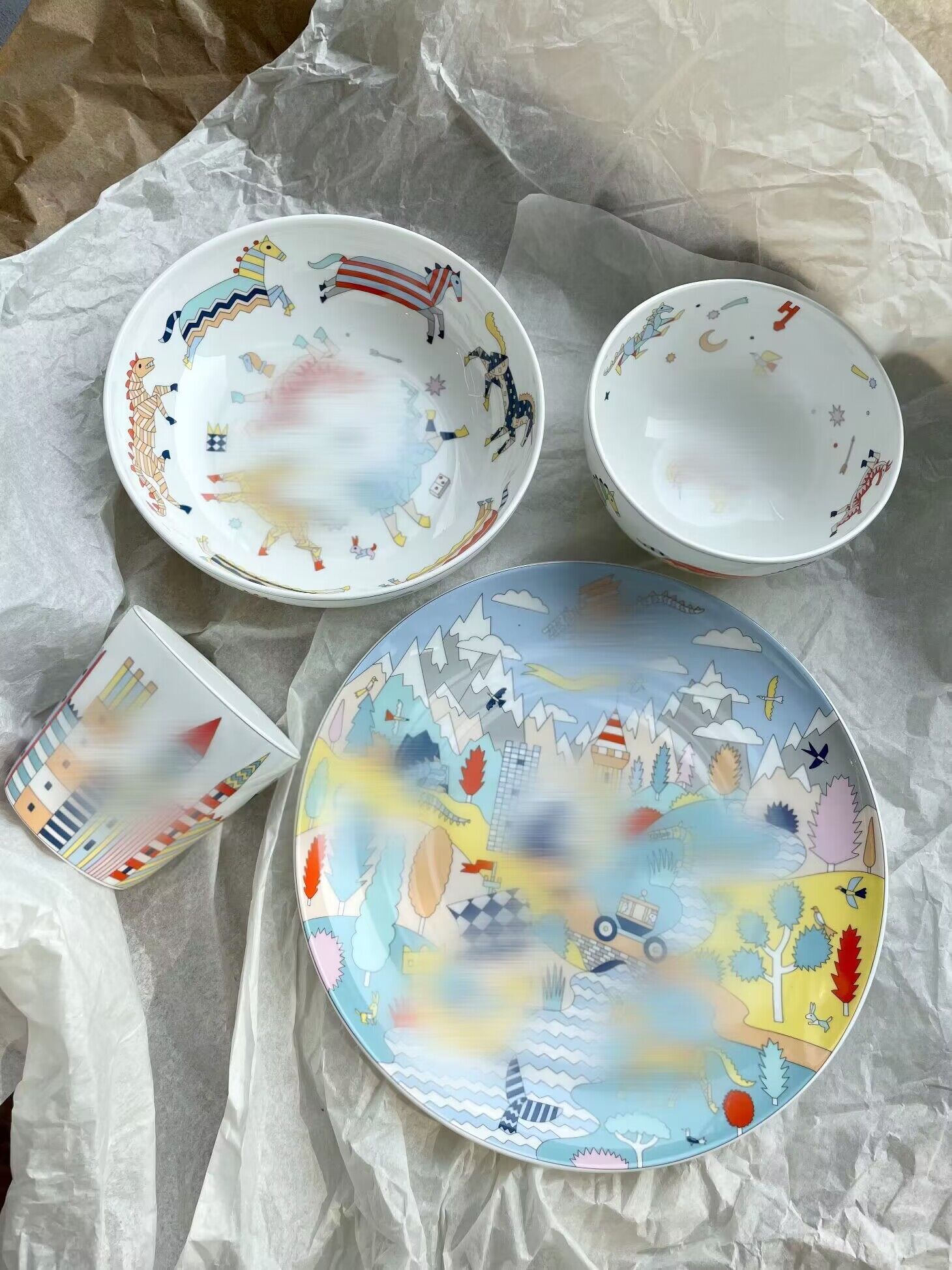 Vaisselle de créateur de luxe comprenant une assiette, un bol et une tasse, des ensembles pour enfants de dessin animé avec du matériel de haute qualité, 4 pièces pour un ensemble cadeau, un coffret cadeau, des cadeaux de festival, de la vaisselle