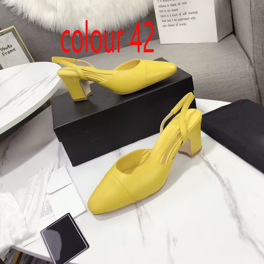 Sandalia de vestir Zapatos de diseñador de cuero Tacón grueso tacones altos Sandalias con hebilla de cinturón Moda Sexy Bar Fiesta mujer ZAPATOS nuevos Zapatos de tacón alto tamaño 34-42 Con caja Suela de cuero