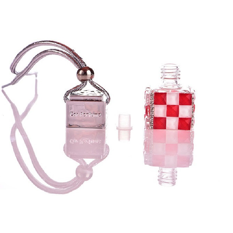 Bottiglie di profumo auto in cristallo di diamante innovative Ciondolo di profumo con corda da appendere Tappo in argento dorato decorazioni auto Deodorante ambienti