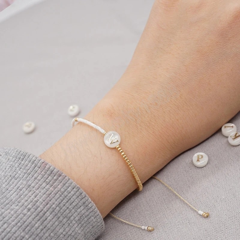 Boho Simple Thin Thin Bracelet Shell A-Z Начальная буква браслеты модные ювелирные изделия для женщин браслет с золотым цветом для женщин