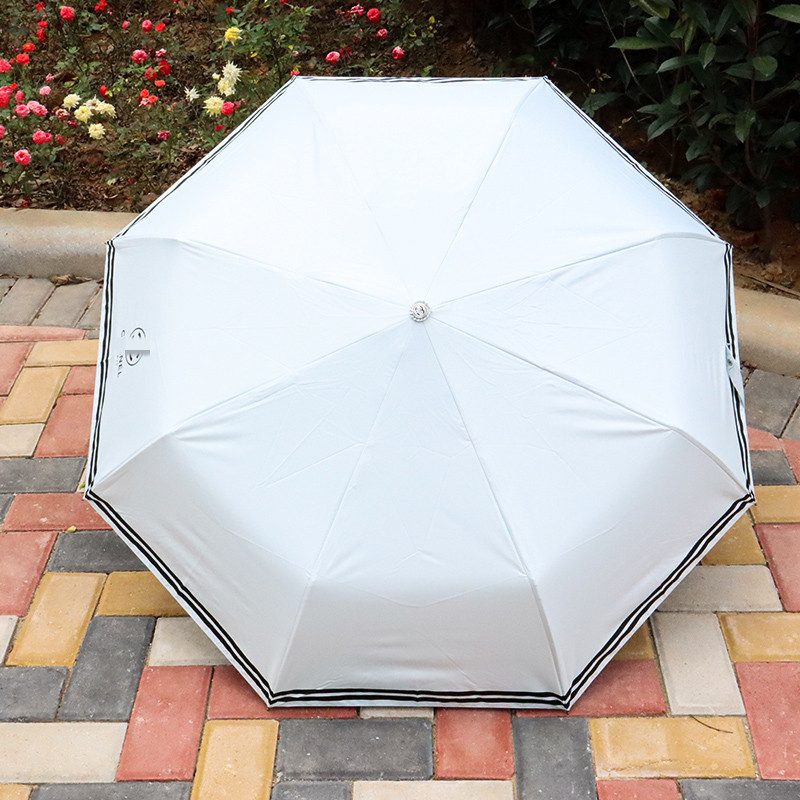 Designer parasol ochrona przeciwsłoneczna, ochrona śniegu, czarny gumowy parasol czarno -biały automatyczny parasol z trzykrotnego parasola parasolowy