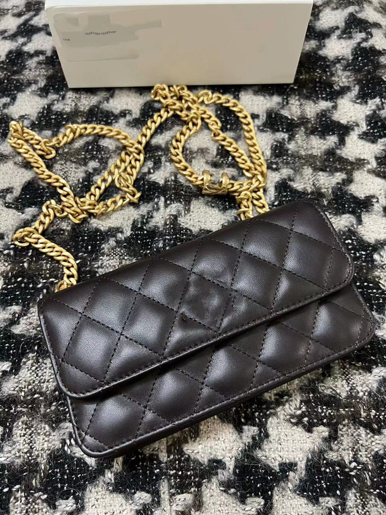 Designer Totes Chains Shoulder Bags Solid Color Leather Women's Luxury Handbag Wallet Triangle Logo Chain Messenger Bag Fashion Zipper Shoulder leather HandbagsMM