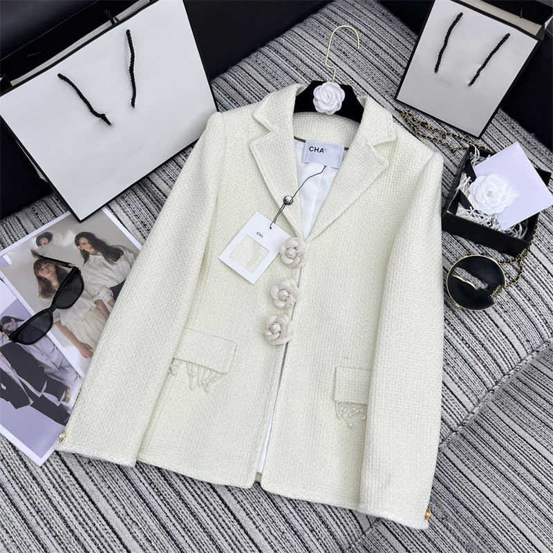 Kvinnorjackor Designer 2023 Autumn and Winter New Nanyou Cha Small Fragrance Style Spliced ​​Pearl Flower Heavy Work Woven Thick Tweed Coat 2at6