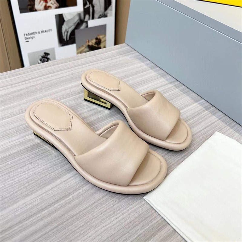 Designer Damen Hausschuhe Echtes Leder Mode All-in-One Hotel Mittelabsatz Bequeme weiche Tow Superweiche Lammfell-Sandalen mit Box Große Größe 35-42