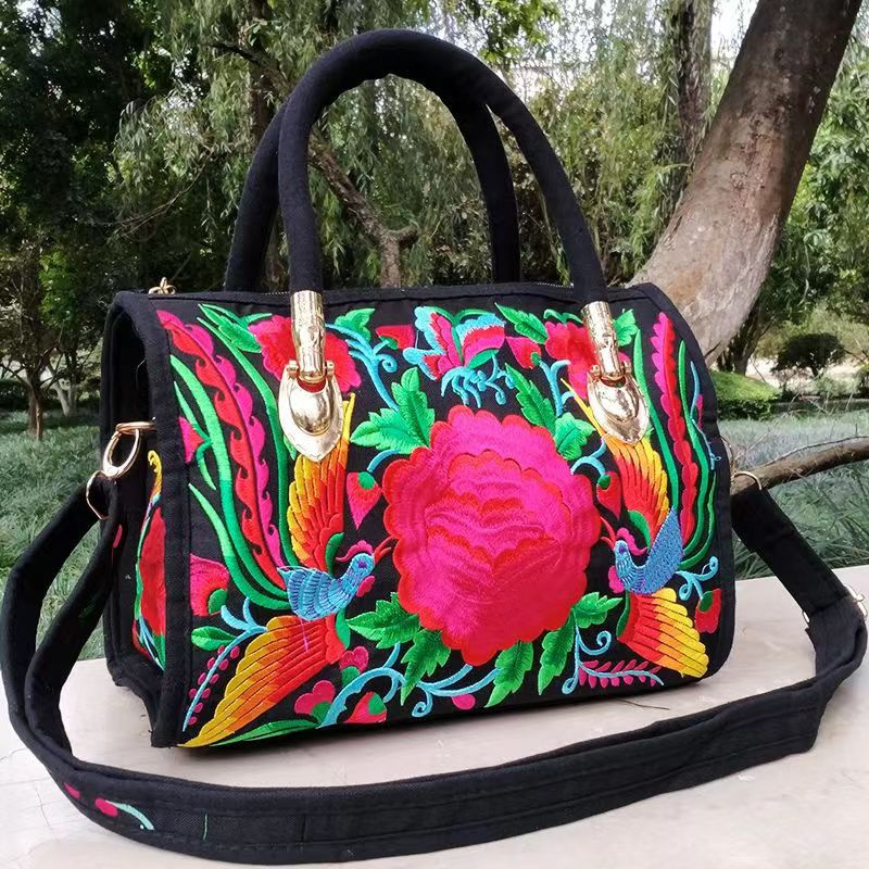 Women's crossbody bag Fashion luxury handbag Embroidery Ethnic style embroidered canvas high quality handbag large capacity handbag