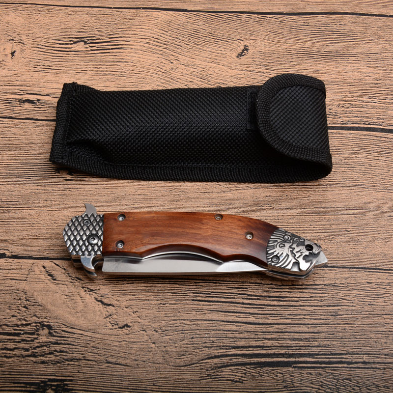 Högkvalitativ lejon Auto Tactical Folding Knife 8Cr13Mov Satin Blade Trähandtag Utomhus EDC Pocket Knives med nylonhölje