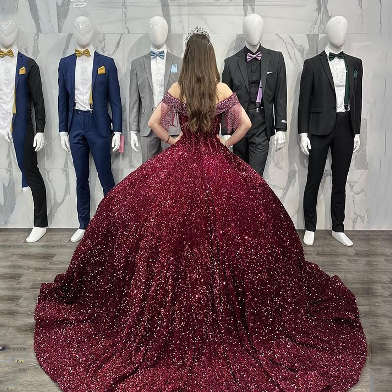 Wino Red Quinceanera sukienki 2024 Blśnięte gillter cekiny z koraliki koronkowe gorset księżniczka vestidos de 15 anos