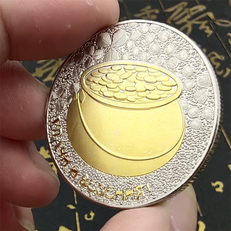 Artes e ofícios Um balde de moeda comemorativa de ouro e prata