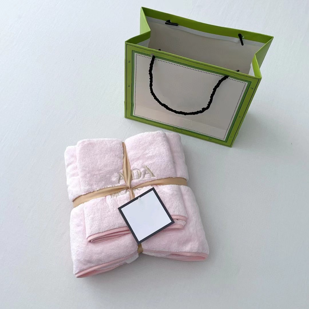 Ensemble de serviettes de bain de créateur de luxe avec logo de lettre multicolore, ensemble de serviettes brodées, dortoir de mode, bain absorbant et séchage rapide, boîte-cadeau de plage