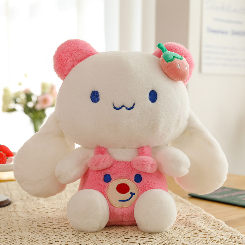 Sanrio's nieuwe transformatie in een Jade Gui Dog Plush Toy Strawberry Bear Doll Grijp Machine Kleine pop grote poppen Groothandel