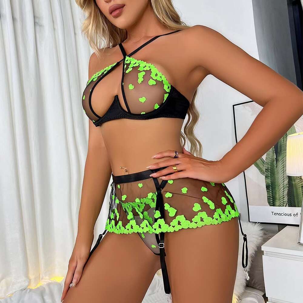 Costume Sexy sous-vêtements amusants brodés, ensemble de vêtements de nuit trois pièces en dentelle et Perspective attrayante et Sexy, uniforme passionné pour fille