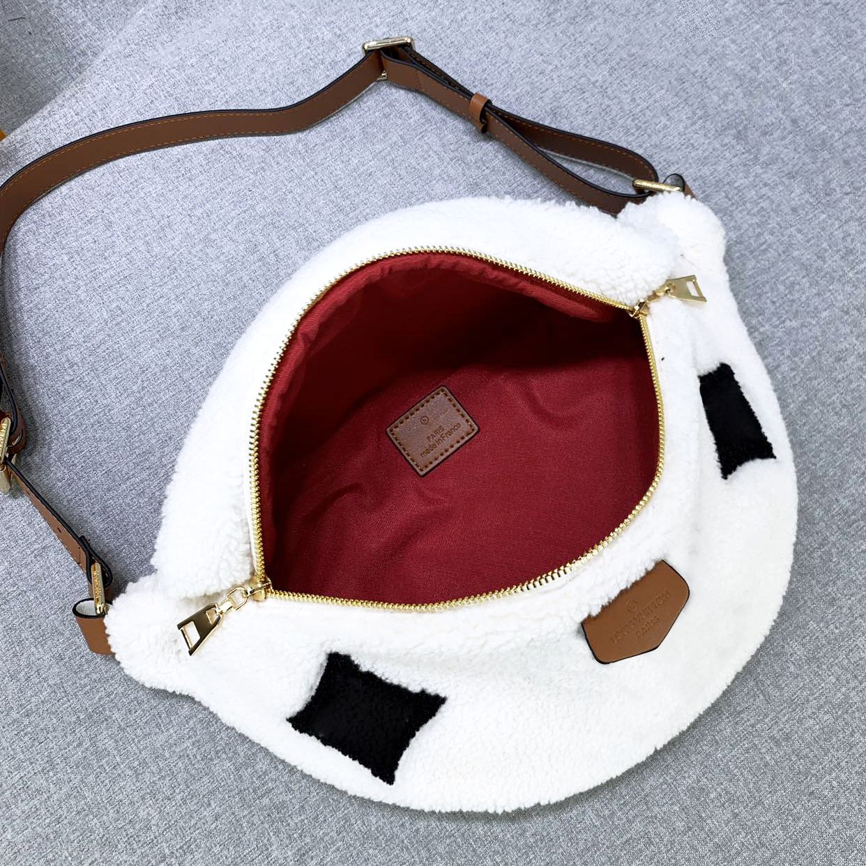 7A Women's Designer Fanny Pack Cross Body Winter Teddy luxury designer belt bag Outdoor sports phone bag Bumbag chest bag Women Furry belt bag Shoulder bag purse