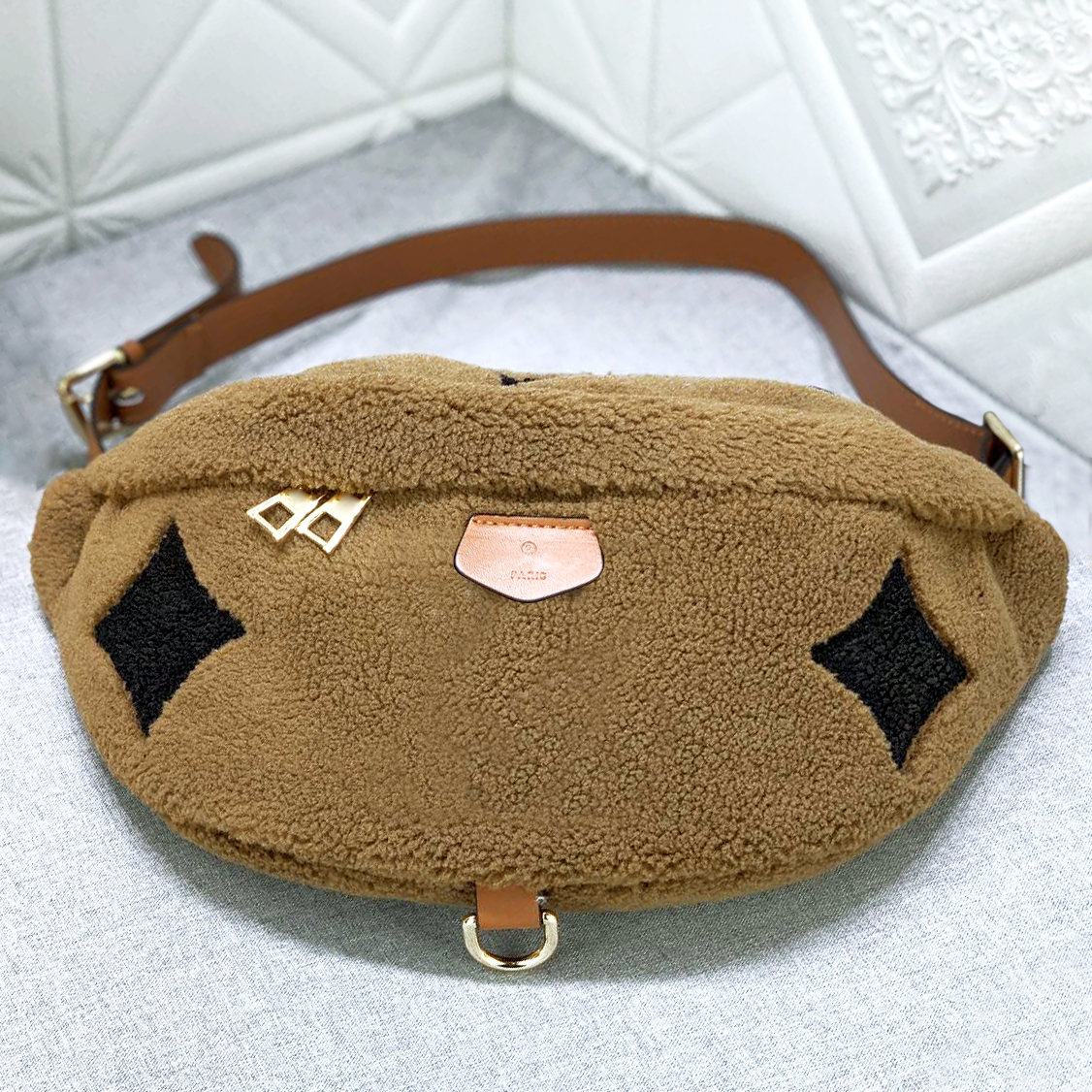 7A Women's Designer Fanny Pack Cross Body Winter Teddy luxury designer belt bag Outdoor sports phone bag Bumbag chest bag Women Furry belt bag Shoulder bag purse