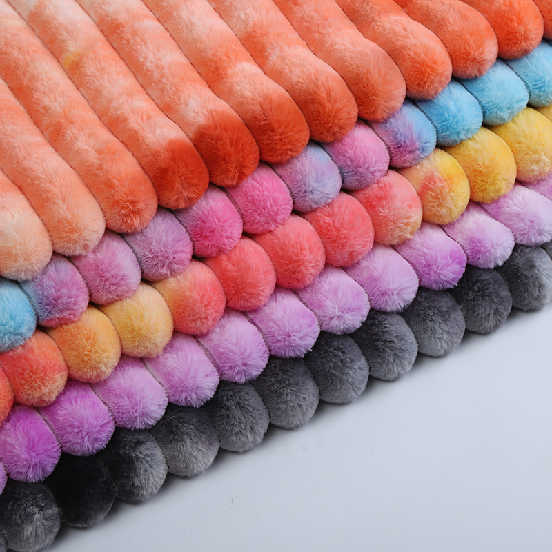 Cama Venta al por mayor de pelo de conejo de colores con colores que cambian gradualmente y telas de rayas para mantas de ropa de otoño e invierno por parte de los fabricantes.