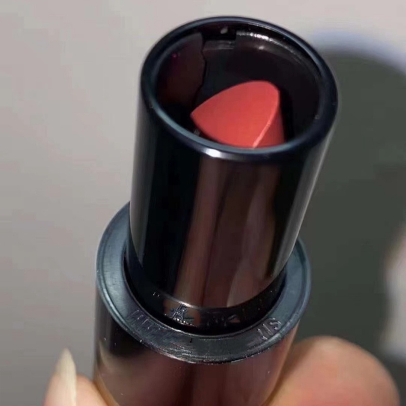 أسهم جودة العلامة التجارية الشفاه الساتان الشفاه Rouge Matte Lipstick مصنوعة في إيطاليا 3.5G ROGE A LEVRES MUNTI