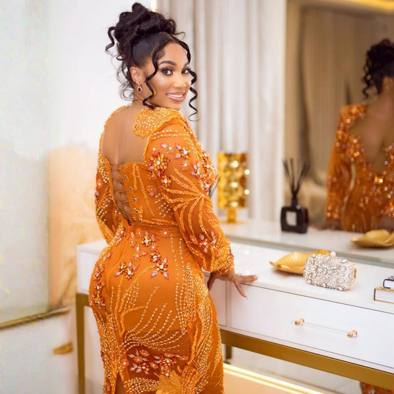 Afrikanisches orangefarbenes Aso-Ebi-Abschlussballkleid, luxuriöses, sexy, durchsichtiges Abendkleid, Tüll, Perlen, lange Ärmel, Robe de Gala-Kleider für den zweiten Empfang, Partykleid, arabisches Outfit