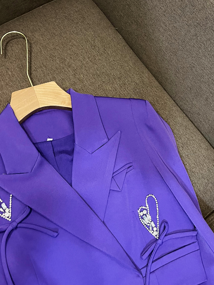 2023 Automne Violet Couleur Unie Ruban Cravate Noeud Blazers À Manches Longues Revers Cranté Strass Double Boutonnage Court Manteaux O3N022207