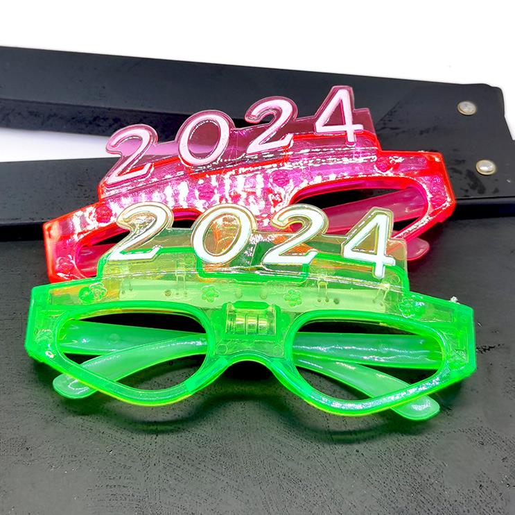 Party Decor LED Light Up 2024 Glasögon Glödande blinkande glasögon Rave Glow Shutter Shades Eyewear For New Year Kids Adults Size SN5317