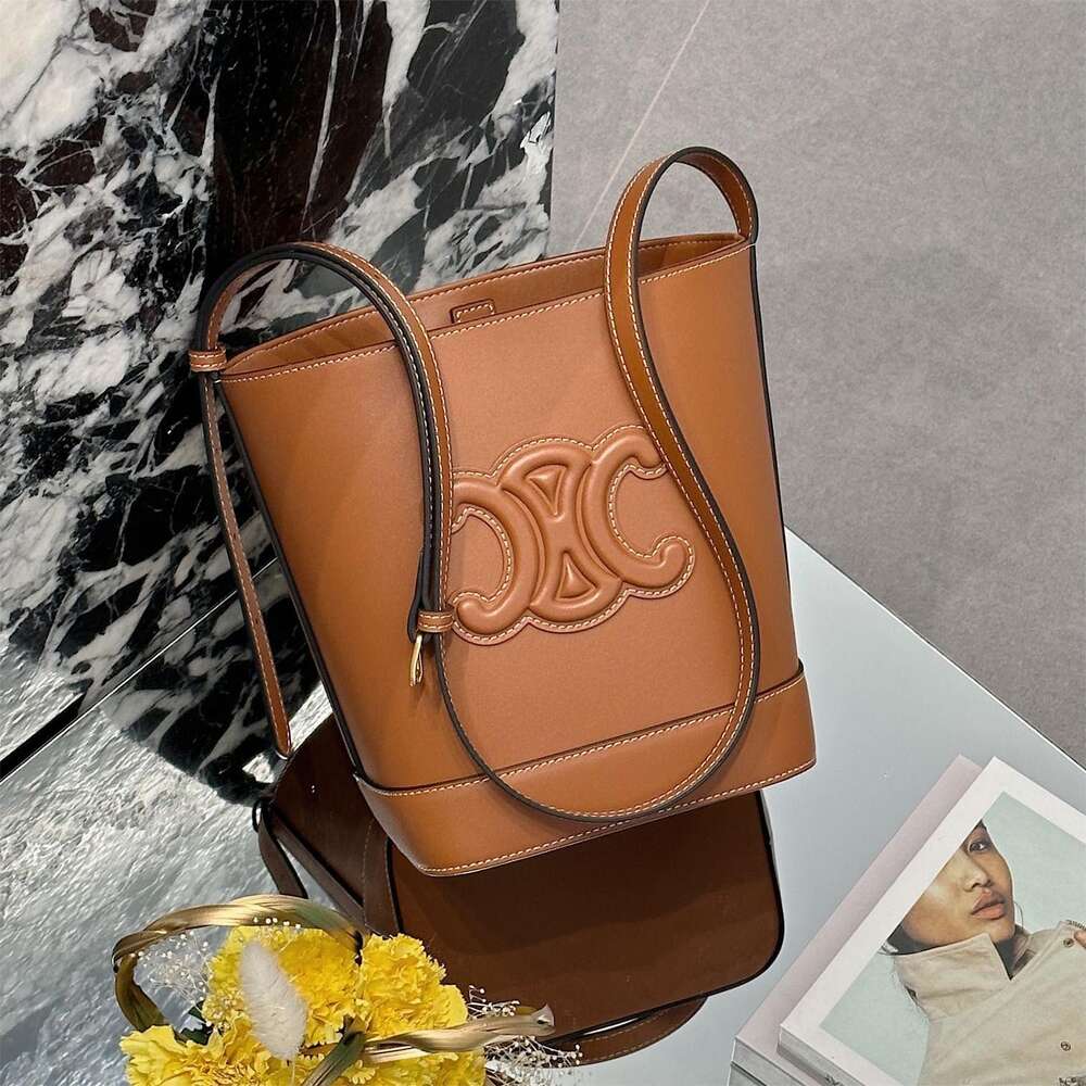 women handbags Ce bucket Bucket bag messenger bag designer cel leather Canvas split Cowhide has a beautiful capacity High quality Triumphal Arch bucket bag net r Y3RE