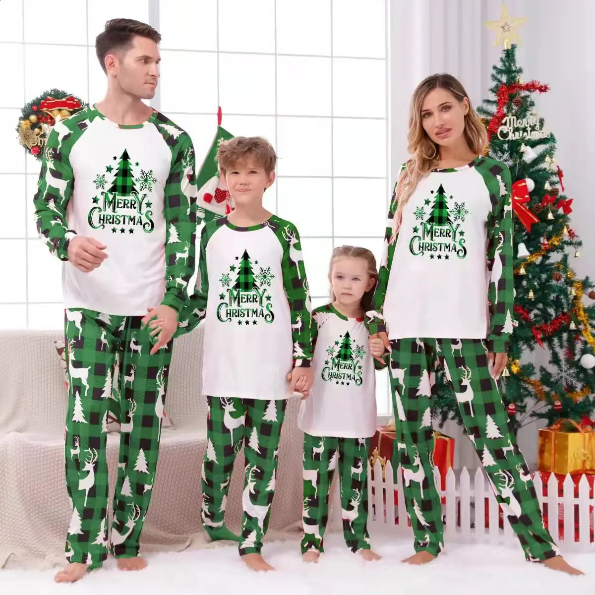 Family Matching Outfits Fashion Merry Christmas Pajamas Set Cute Tree Print Sleepwear Year Xmas Plaid Patchwork Suit 231109