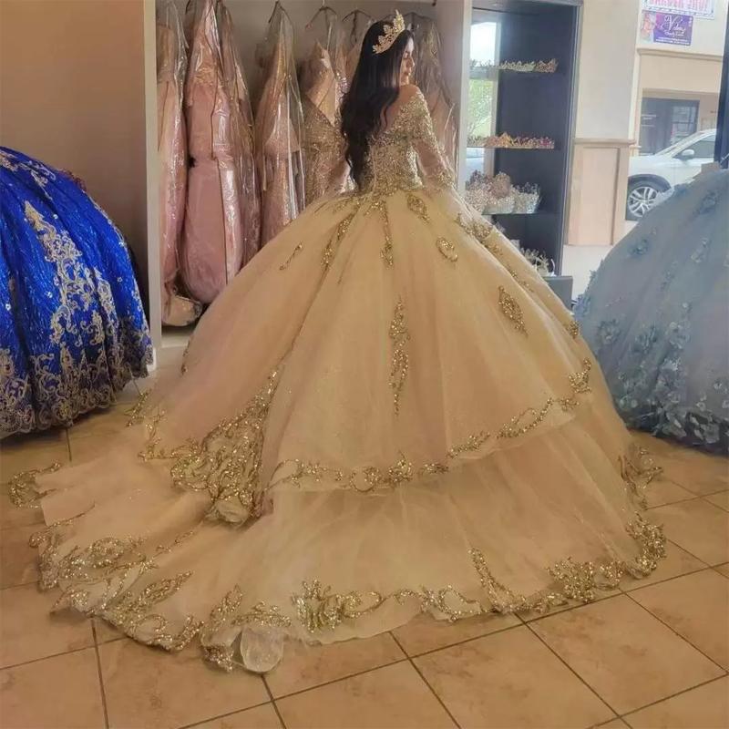 2023 Champagne Quinceanera Dresses Sparkly Ball Gown Off Shoulder Sequined Lace Sequins Appliques Plus Size Sweet 16 Zipper Back Formal Party Prom Evening Gowns