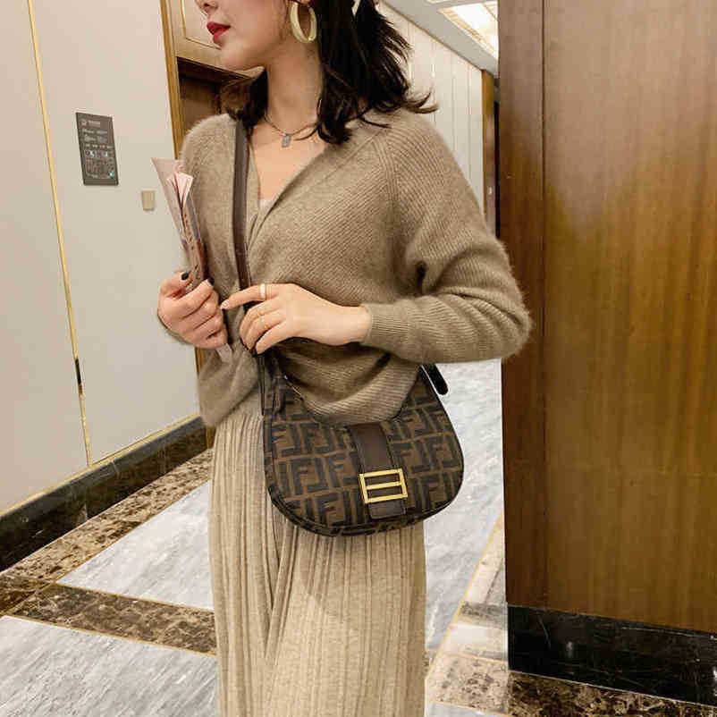 2024 New Designer women's crossbody shoulder trend club French crescent cross arm bag