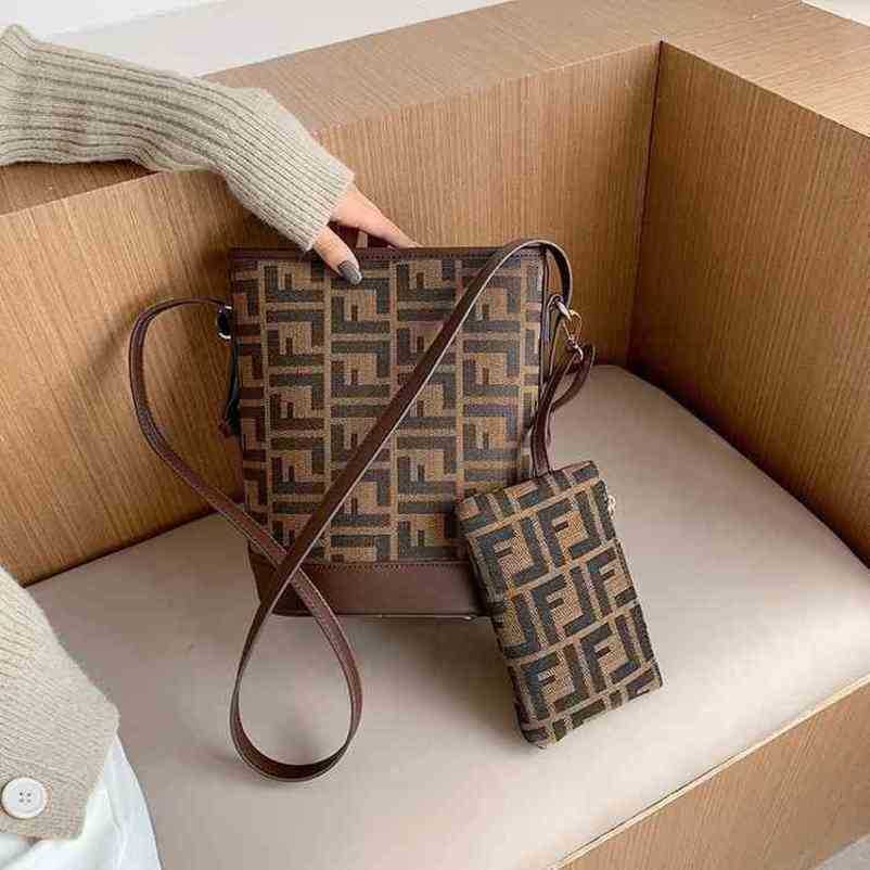 2024 New Designer women's crossbody shoulder printed hand bucket simple style vintage embroidered bag