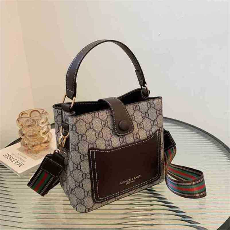 2024 New Designer women's crossbody shoulder trend printing large bucket belt portable personalized diagonal bag