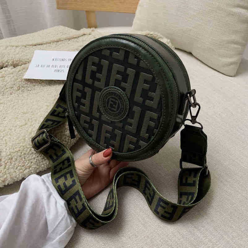 2024新しいデザイナー女性クロスボディショルダーレトロ香港スタイルの気質小さな丸いバッグを傾ける