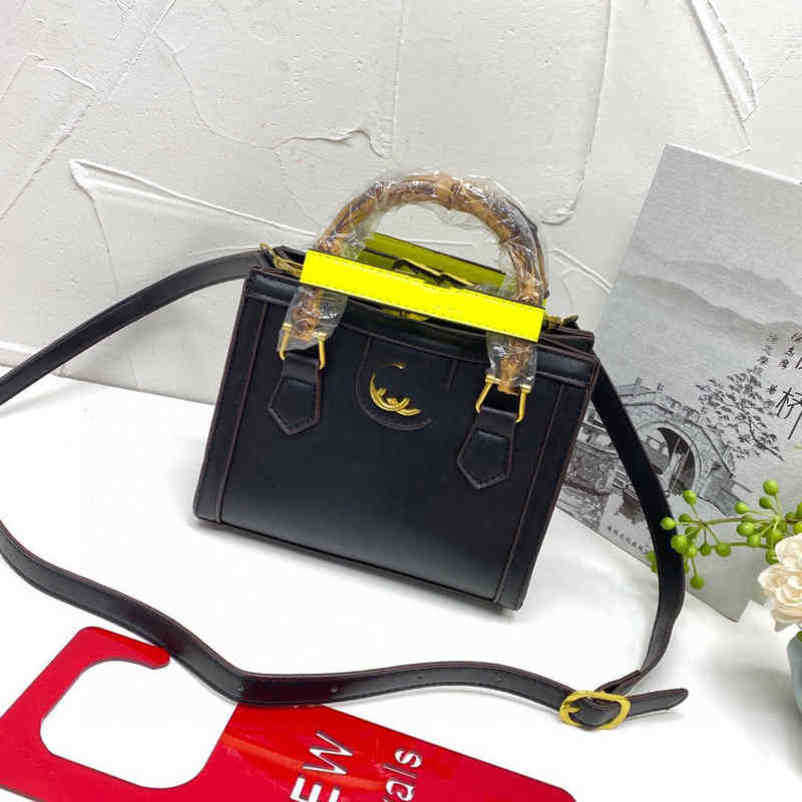 2024 Designer Designer Women's Cross Cohly Spring Spring e Bamboo Portable Small Messenger Fresh Ascle Conta bancone La stessa borsa