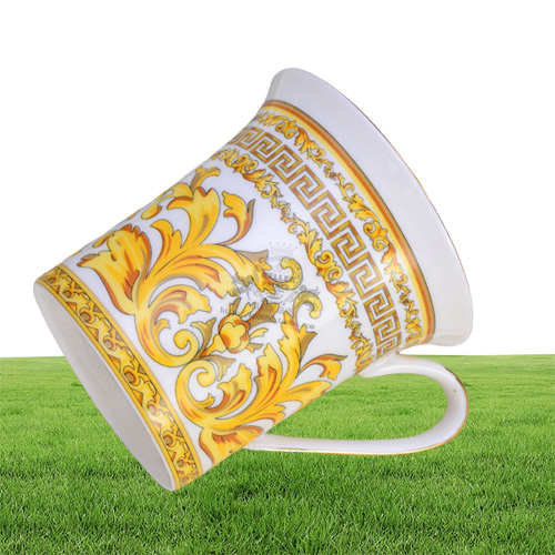 كوب من الخزف الناعم لمقبض شاي القهوة رسمت بواسطة Gold Platinum Designer Mugs Mugs 2742792