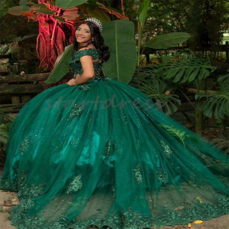 Emerald Green graciös quinceanera klänningar eleganta applikationer ballkleider off axlar glänsande födelsedag vestido de debutante 15 anos prom klänning vestidos de xv anos