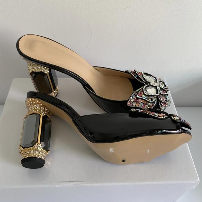 Cristal papillon-fleur fête sandales femmes diamant talons hauts Sexy Peep Toe en cuir verni Slingbacks strass piste Mules