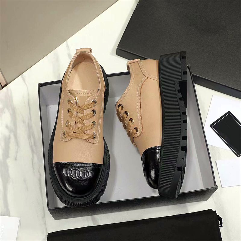 Mocassins en cuir de designer pour femmes Printemps et automne Nouvelle mode Couleur assortie Chaussures habillées Augmenter la semelle épaisse Chaussures en cuir pour femmes Marque Boîte à lacets